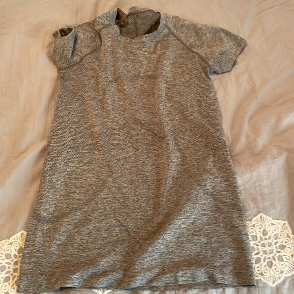Lululemon t-shirt